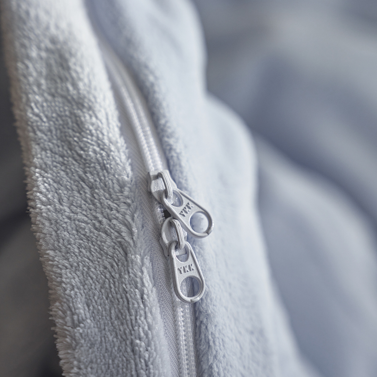 91家纺网 家纺一手货源 找家纺 亿梵家居 2025秋冬新款A类全消光牛奶绒立体5D雕花绒四件套-风格一 （提供买家秀） 爱丽丝-天空蓝