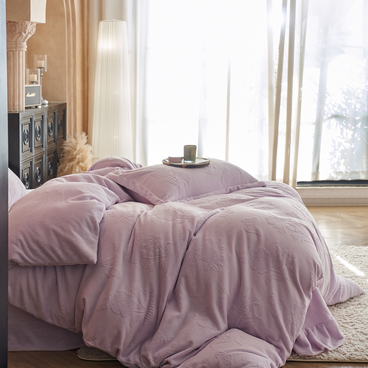 91家纺网 家纺一手货源 找家纺 亿梵家居 2025秋冬新款A类全消光牛奶绒立体5D雕花绒四件套-风格一 （提供买家秀） 爱丽丝-新媚紫