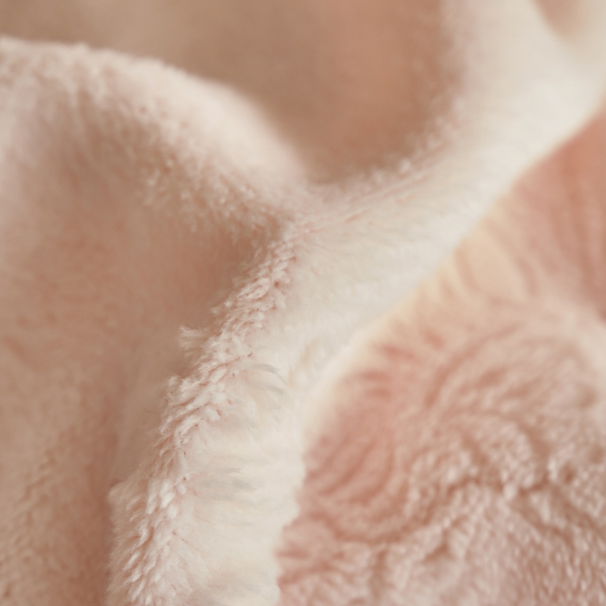 91家纺网 家纺一手货源 找家纺 亿梵家居 2025秋冬新款A类全消光牛奶绒立体5D雕花绒四件套-风格一 （提供买家秀） 爱丽丝-樱花粉