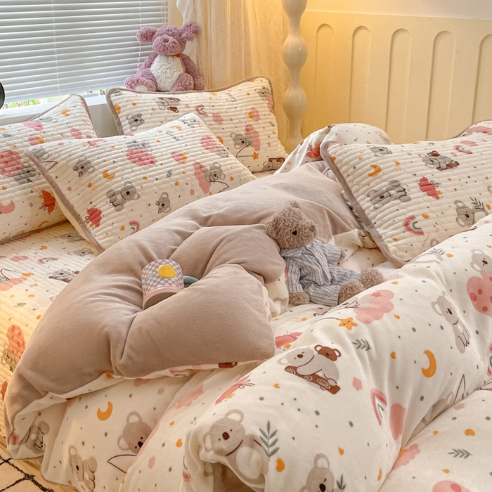 91家纺网 家纺一手货源 找家纺 （总）云玲时尚 2025新款高克重牛奶绒印花床盖四件套