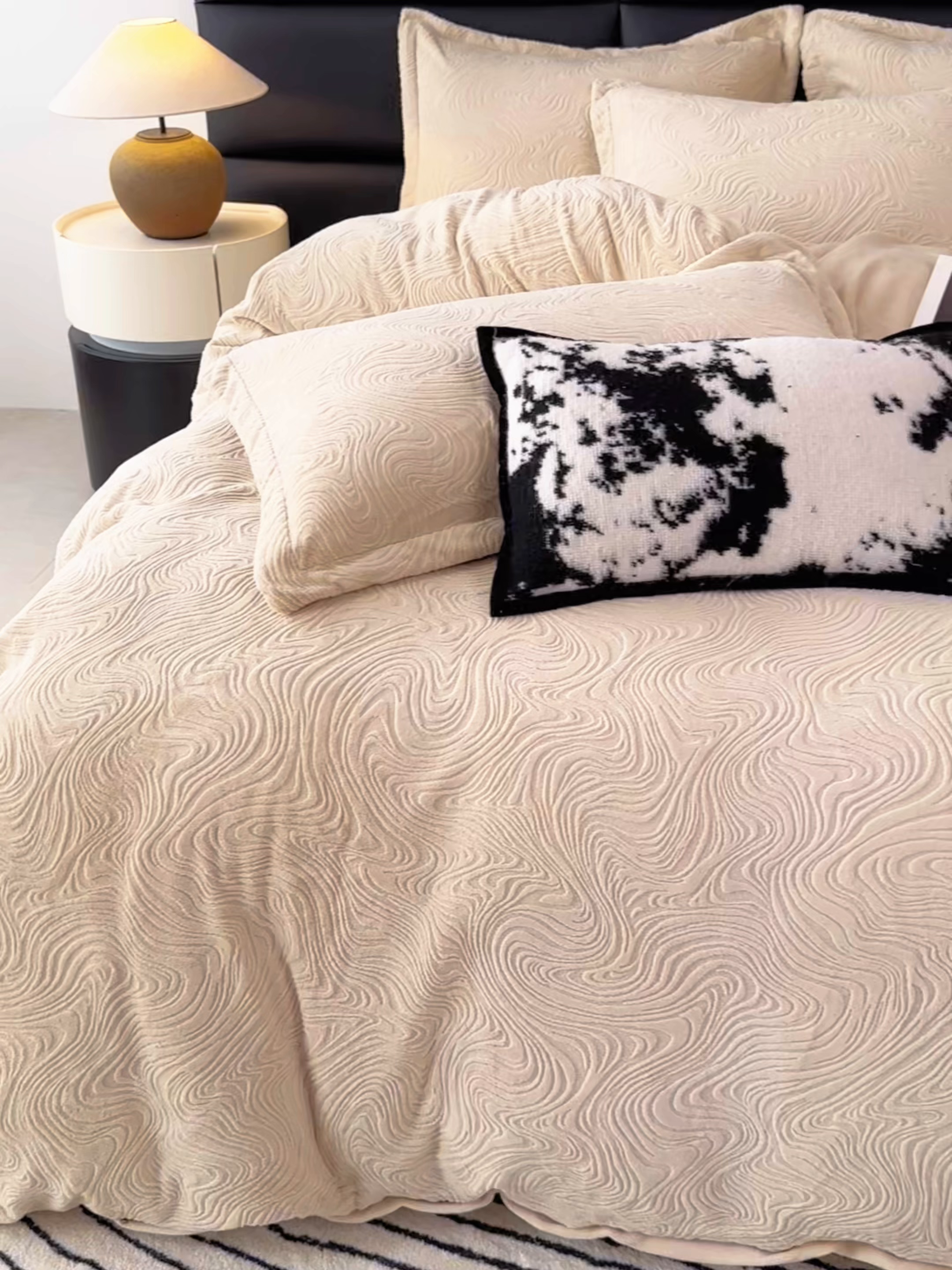 91家纺网 家纺一手货源 找家纺 金绣美居 2025新款亲肤舒适全消光牛奶绒雕花四件套-黎境 黎境-舒芙蕾