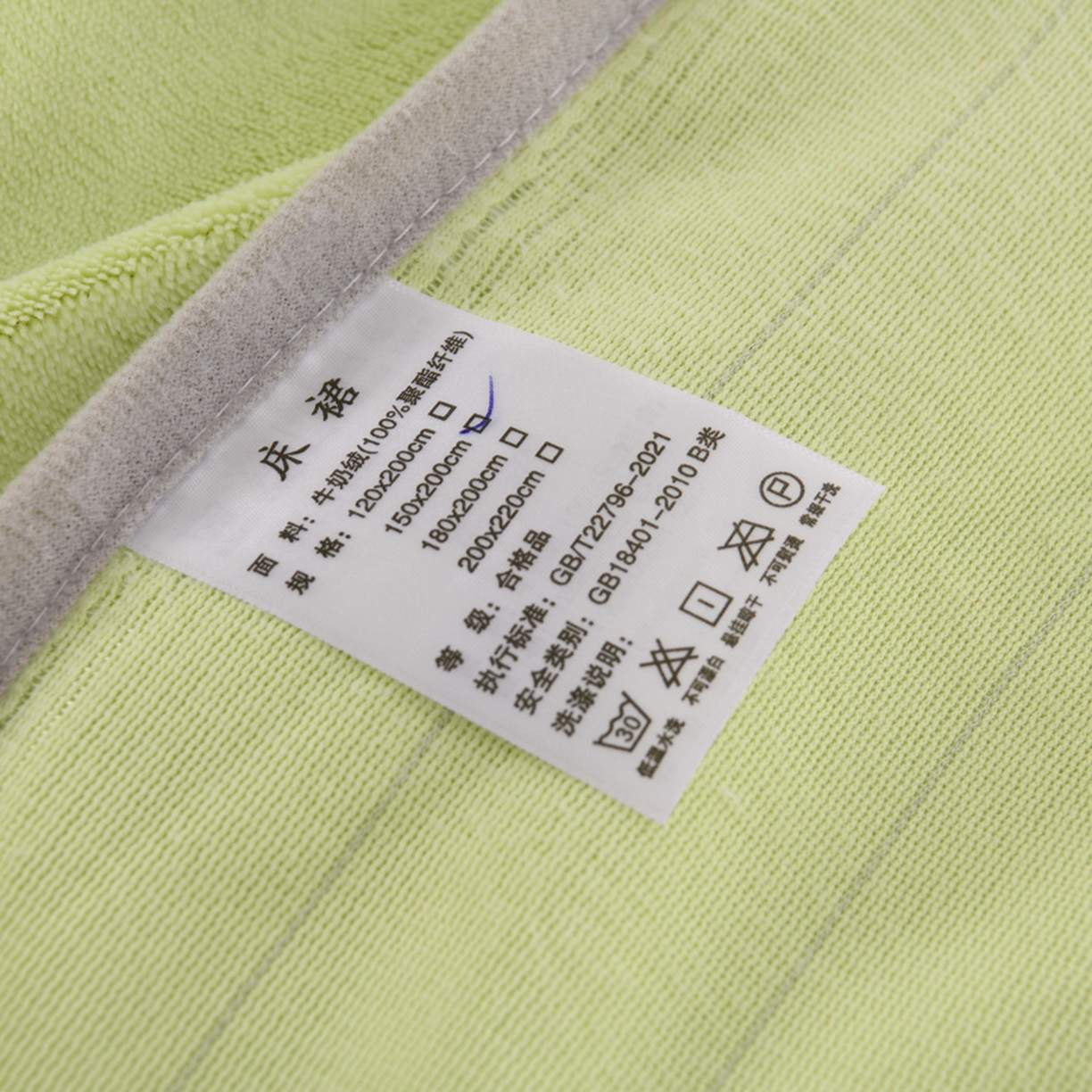 91家纺网 家纺一手货源 找家纺 （总）湘之帛 2025新款简约毛巾绣牛奶绒床裙-小熊猫