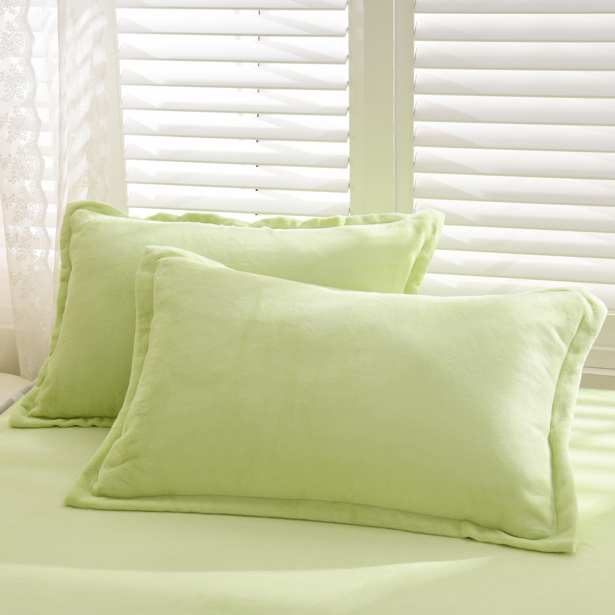 91家纺网 家纺一手货源 找家纺 （总）湘之帛 2025新款简约毛巾绣牛奶绒床裙-小熊猫