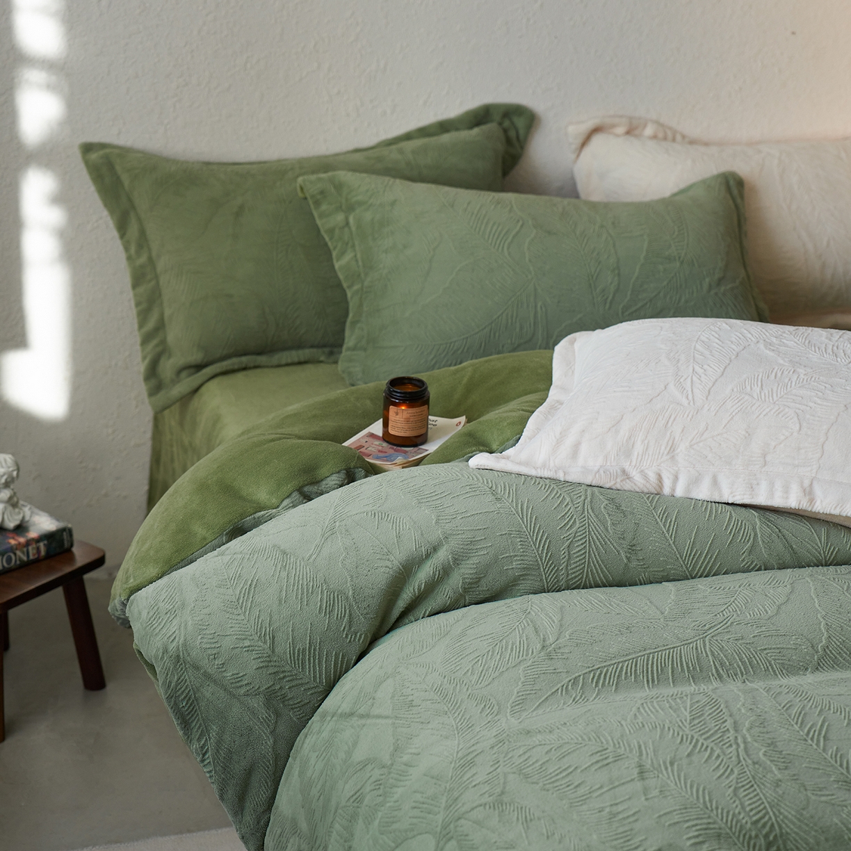 91家纺网 家纺一手货源 找家纺 亿梵家居 2025秋冬新款A类全消光牛奶绒立体5D雕花绒四件套-风格一 （提供买家秀） 芭提雅-抹茶绿