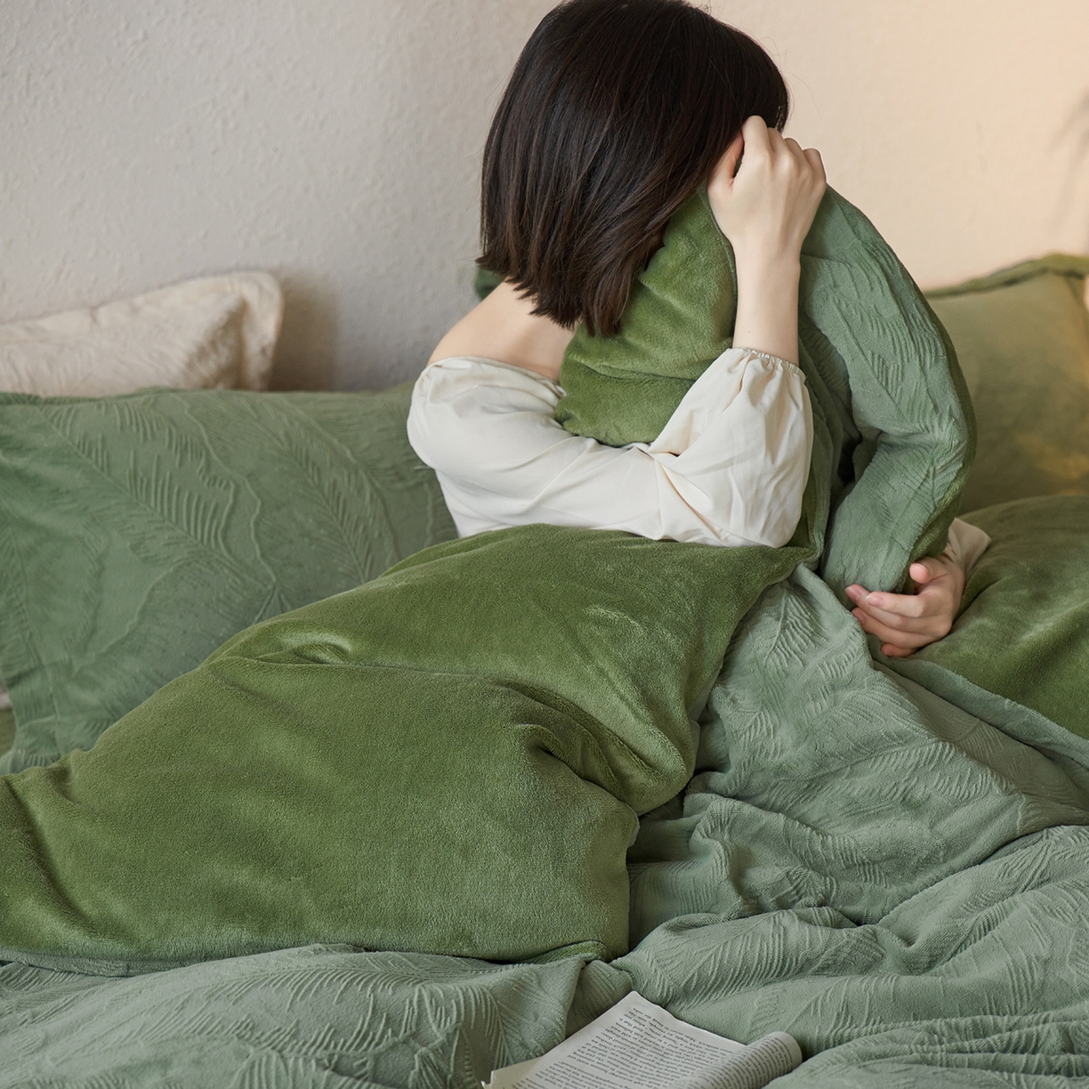 91家纺网 家纺一手货源 找家纺 亿梵家居 2025秋冬新款A类全消光牛奶绒立体5D雕花绒四件套-风格一 （提供买家秀） 芭提雅-抹茶绿