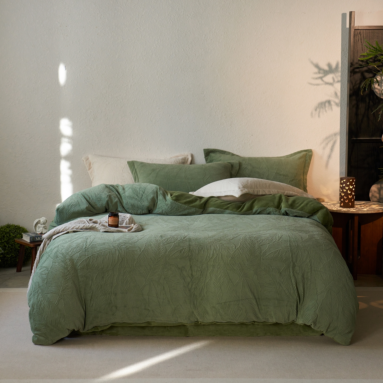 91家纺网 家纺一手货源 找家纺 亿梵家居 2025秋冬新款A类全消光牛奶绒立体5D雕花绒四件套-风格一 （提供买家秀） 芭提雅-抹茶绿