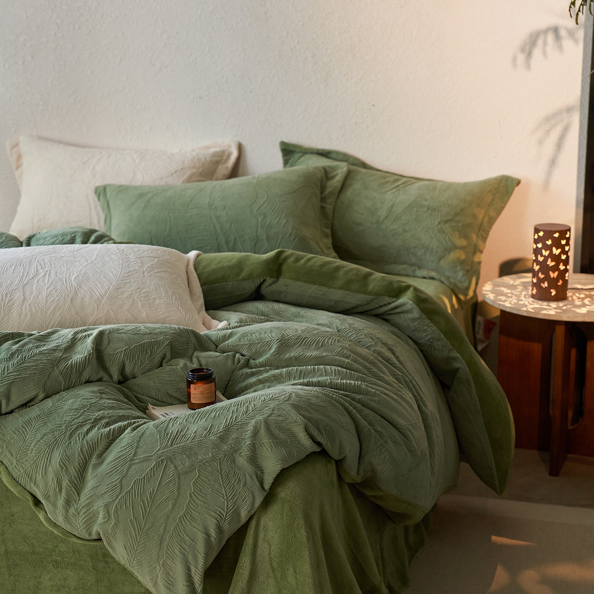91家纺网 家纺一手货源 找家纺 亿梵家居 2025秋冬新款A类全消光牛奶绒立体5D雕花绒四件套-风格一 （提供买家秀） 芭提雅-抹茶绿