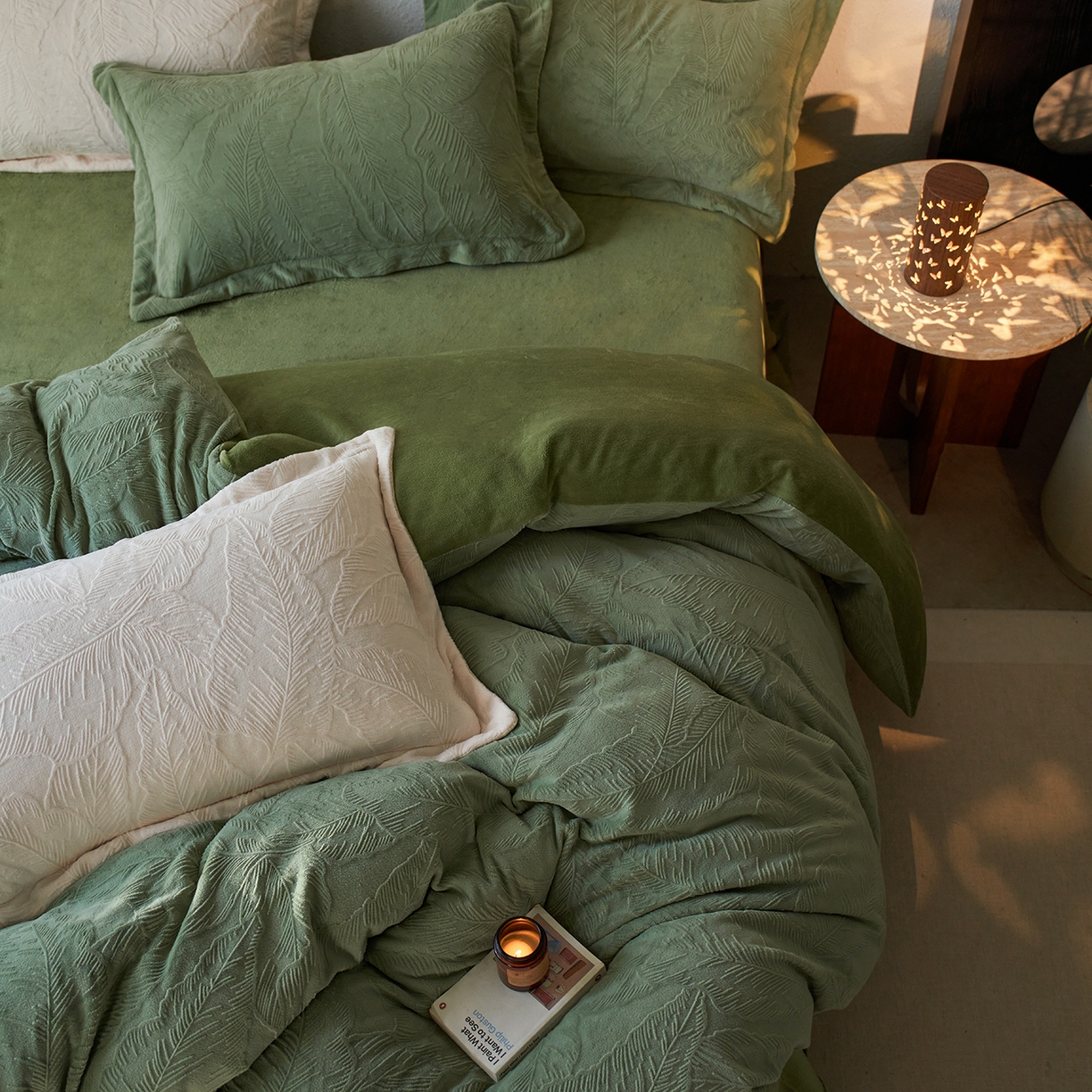 91家纺网 家纺一手货源 找家纺 亿梵家居 2025秋冬新款A类全消光牛奶绒立体5D雕花绒四件套-风格一 （提供买家秀） 芭提雅-抹茶绿