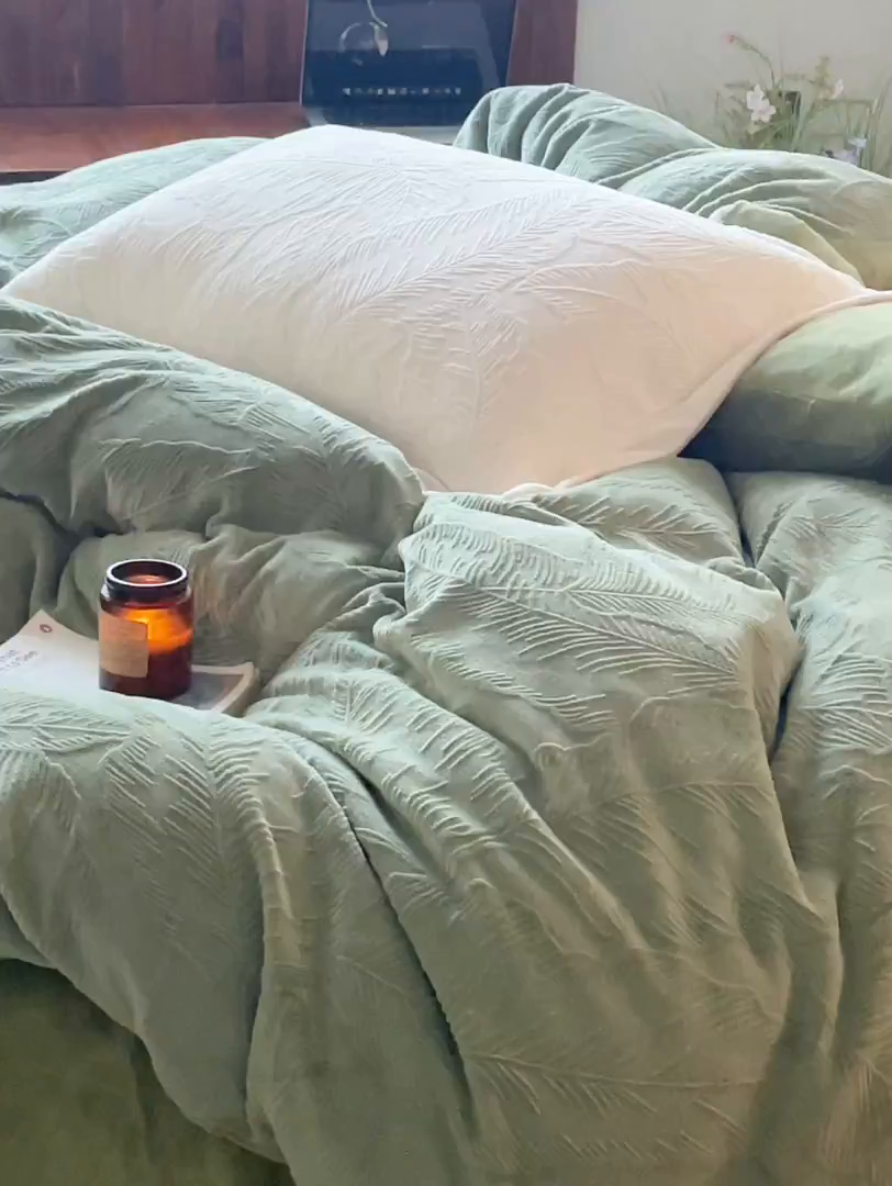 91家纺网 家纺一手货源 找家纺 亿梵家居 2025秋冬新款A类全消光牛奶绒立体5D雕花绒四件套-风格一 （提供买家秀） 芭提雅-抹茶绿