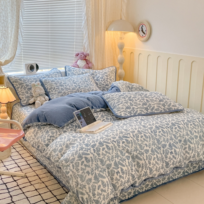 91家纺网 家纺一手货源 找家纺 云玲时尚 2025新款高克重牛奶绒印花床盖四件套 暗香