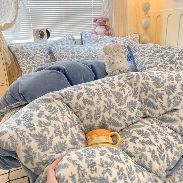 91家纺网 家纺一手货源 找家纺 云玲时尚 2025新款高克重牛奶绒印花床盖四件套 暗香