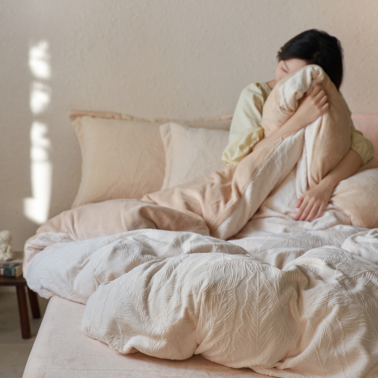 亿梵家居 2025秋冬新款A类全消光牛奶绒立体5D雕花绒四件套-风格一 （提供买家秀） 芭提雅-奶油白