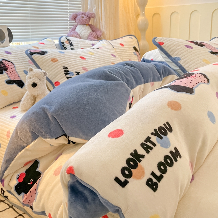 91家纺网 家纺一手货源 找家纺 云玲时尚 2025新款高克重牛奶绒印花床盖四件套 波点小狗