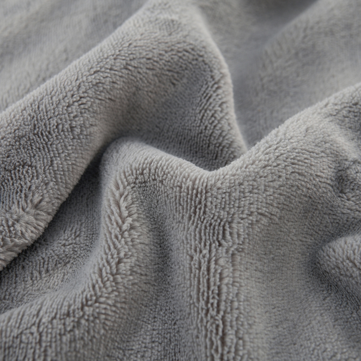 91家纺网 家纺一手货源 找家纺 湘之帛 2025新款简约毛巾绣牛奶绒床裙-小熊猫 小熊猫-灰色