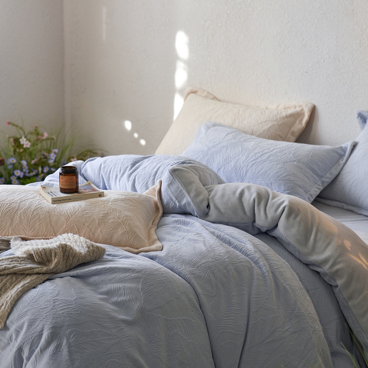 91家纺网 家纺一手货源 找家纺 亿梵家居 2025秋冬新款A类全消光牛奶绒立体5D雕花绒四件套-风格一 （提供买家秀） 芭提雅-天空蓝