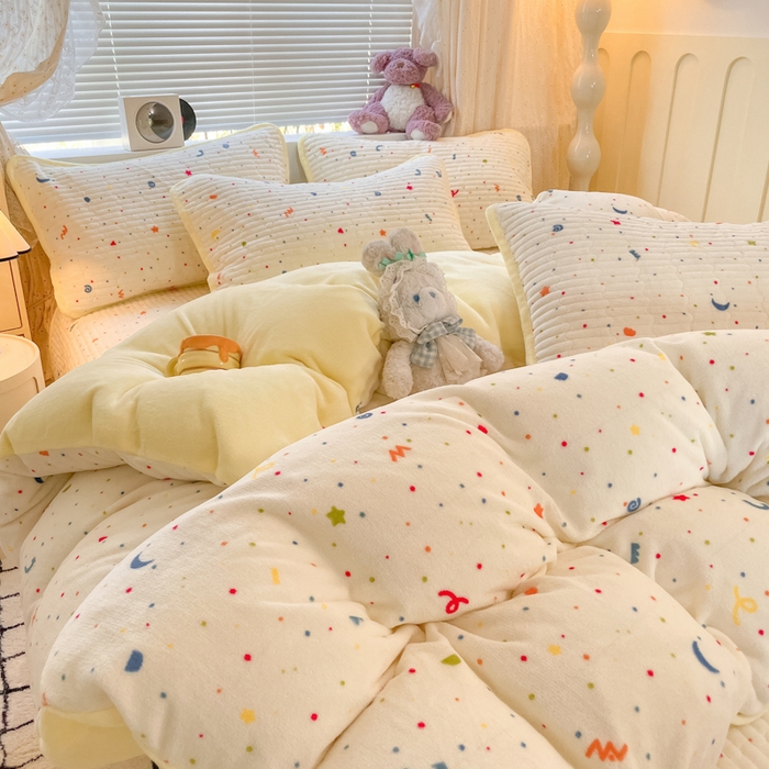 云玲时尚 2025新款高克重牛奶绒印花床盖四件套 繁星点点