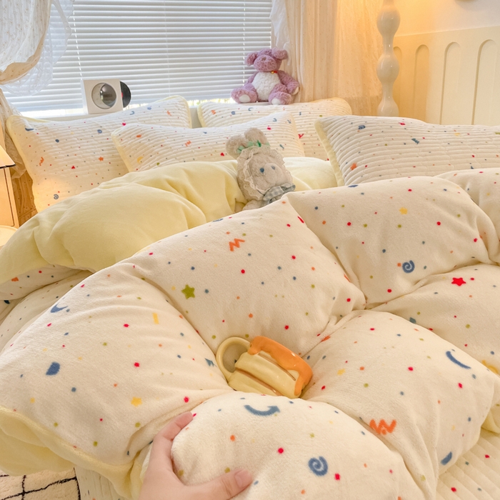 91家纺网 家纺一手货源 找家纺 云玲时尚 2025新款高克重牛奶绒印花床盖四件套 繁星点点