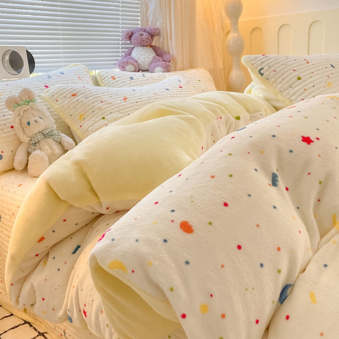 91家纺网 家纺一手货源 找家纺 云玲时尚 2025新款高克重牛奶绒印花床盖四件套 繁星点点