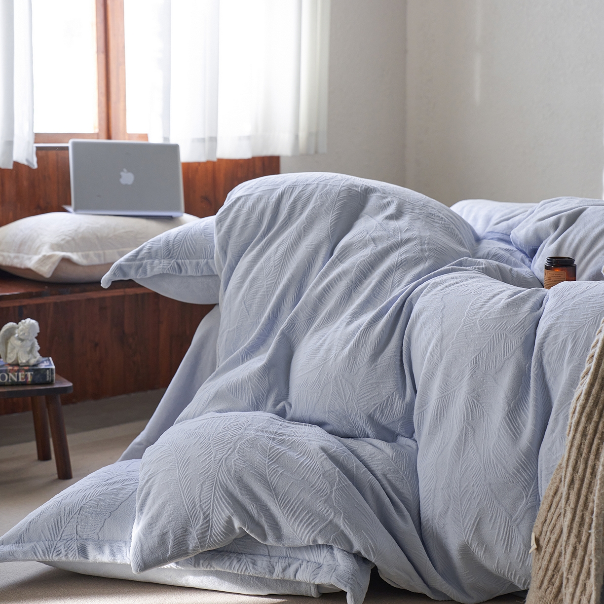 91家纺网 家纺一手货源 找家纺 亿梵家居 2025秋冬新款A类全消光牛奶绒立体5D雕花绒四件套-风格一 （提供买家秀） 芭提雅-天空蓝