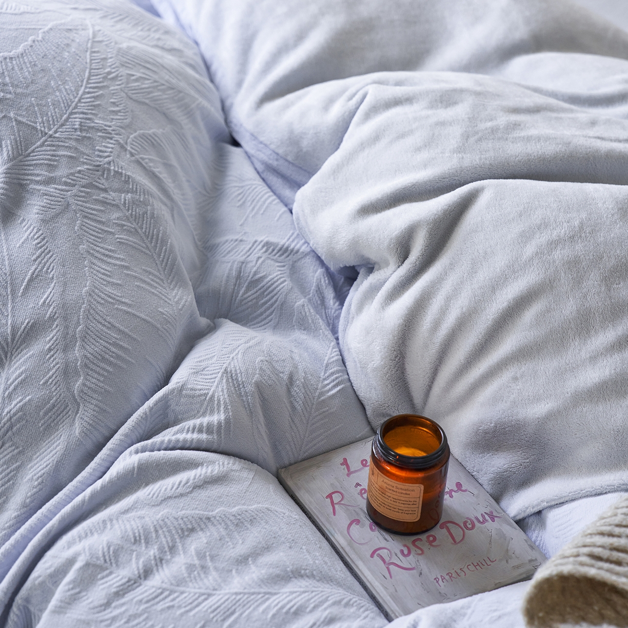 91家纺网 家纺一手货源 找家纺 亿梵家居 2025秋冬新款A类全消光牛奶绒立体5D雕花绒四件套-风格一 （提供买家秀） 芭提雅-天空蓝