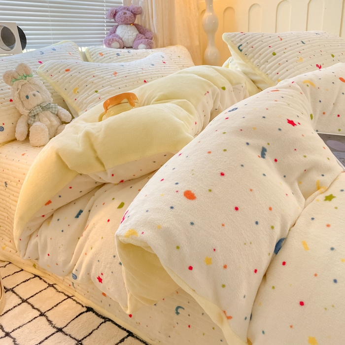 91家纺网 家纺一手货源 找家纺 云玲时尚 2025新款高克重牛奶绒印花床盖四件套 繁星点点