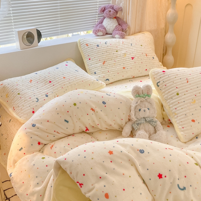 91家纺网 家纺一手货源 找家纺 云玲时尚 2025新款高克重牛奶绒印花床盖四件套 繁星点点