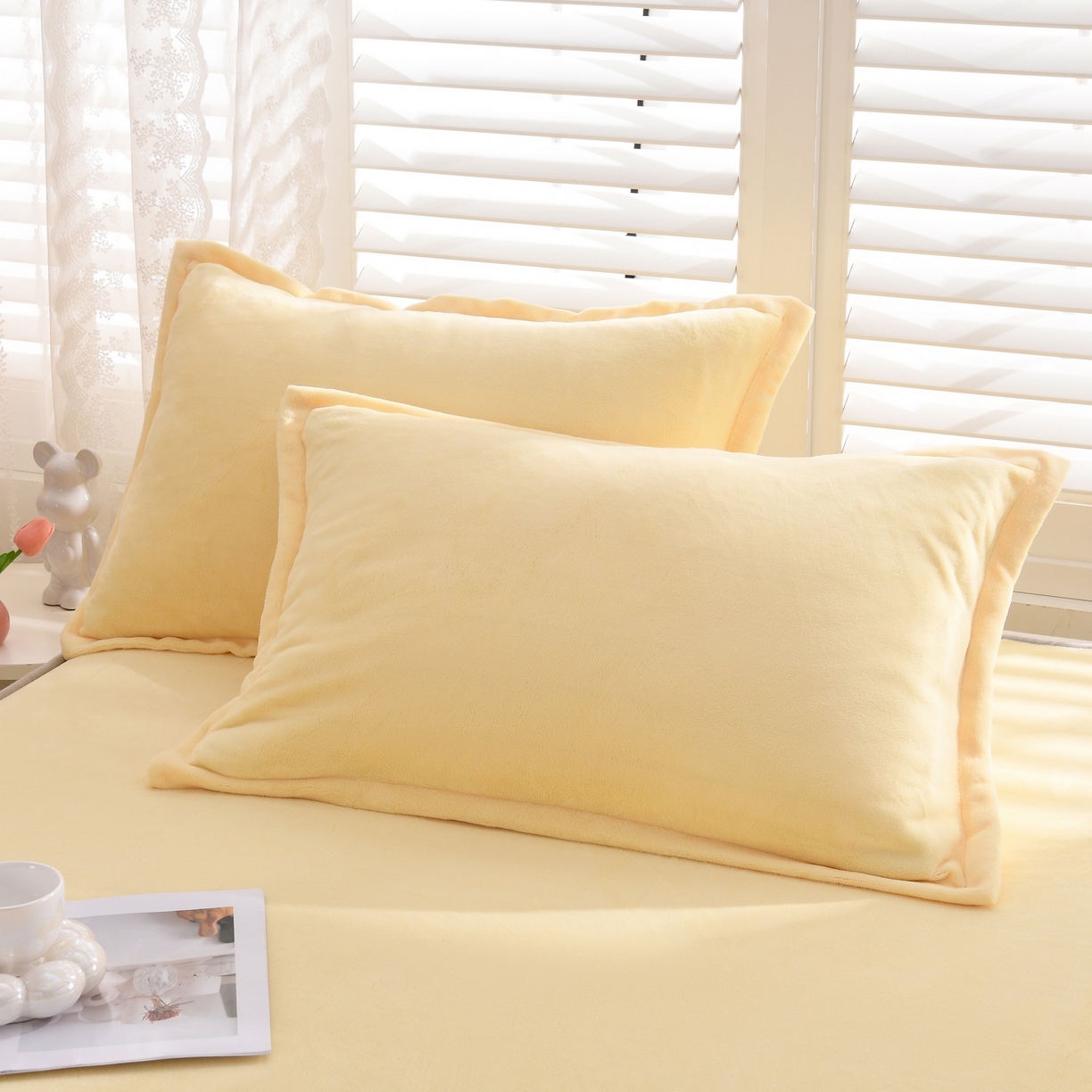 91家纺网 家纺一手货源 找家纺 湘之帛 2025新款简约毛巾绣牛奶绒床裙-小熊猫 小熊猫-米黄