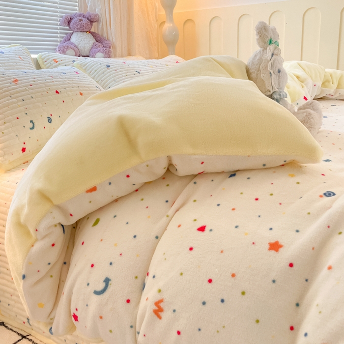 91家纺网 家纺一手货源 找家纺 云玲时尚 2025新款高克重牛奶绒印花床盖四件套 繁星点点