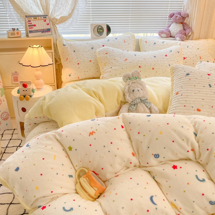 91家纺网 家纺一手货源 找家纺 云玲时尚 2025新款高克重牛奶绒印花床盖四件套 繁星点点