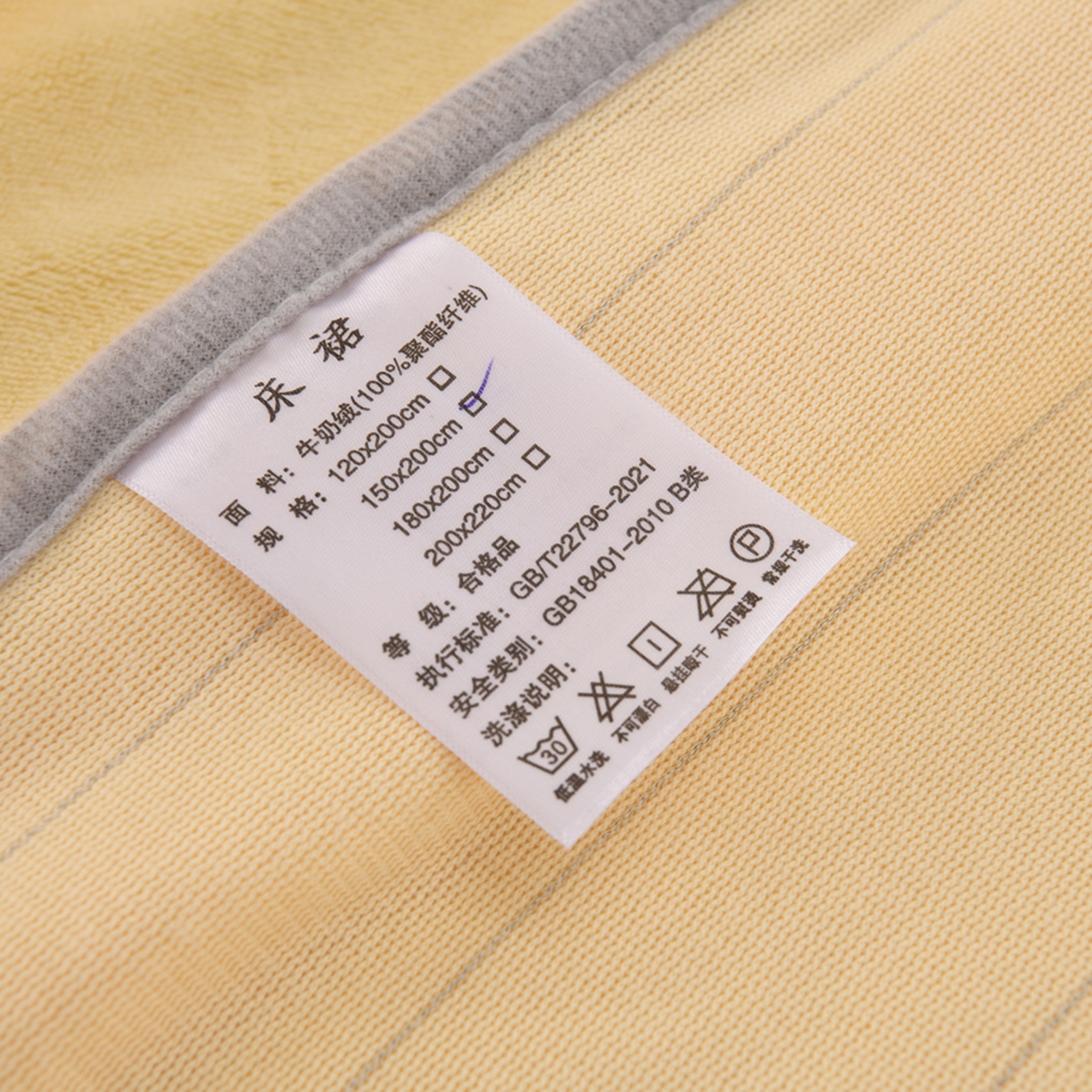 91家纺网 家纺一手货源 找家纺 湘之帛 2025新款简约毛巾绣牛奶绒床裙-小熊猫 小熊猫-米黄