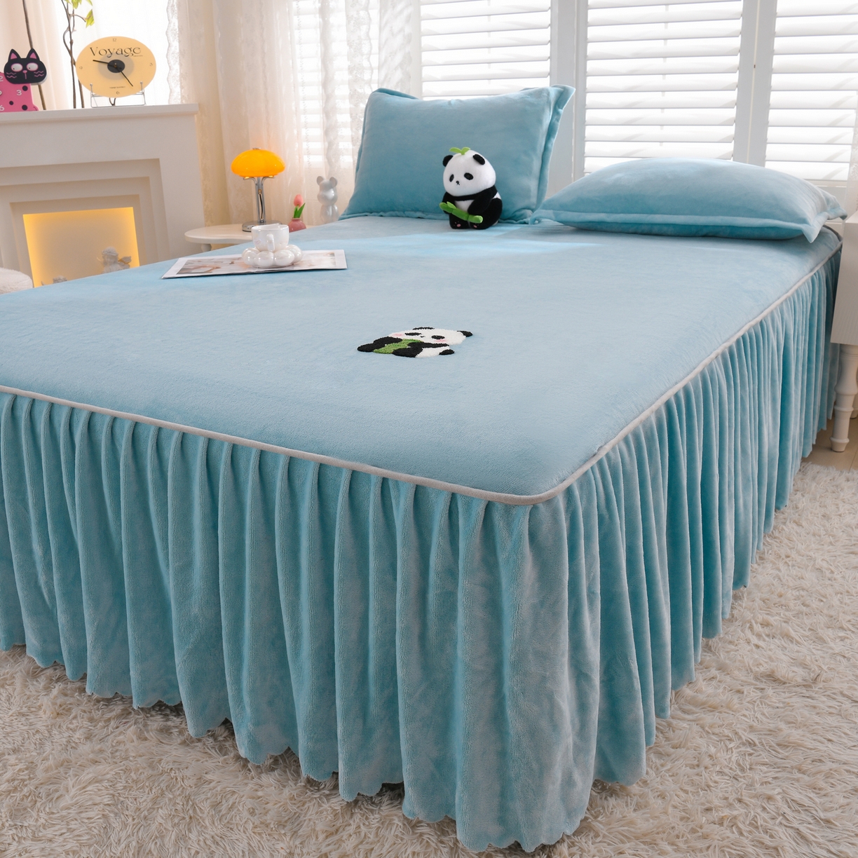 湘之帛 2025新款简约毛巾绣牛奶绒床裙-小熊猫 小熊猫-浅蓝