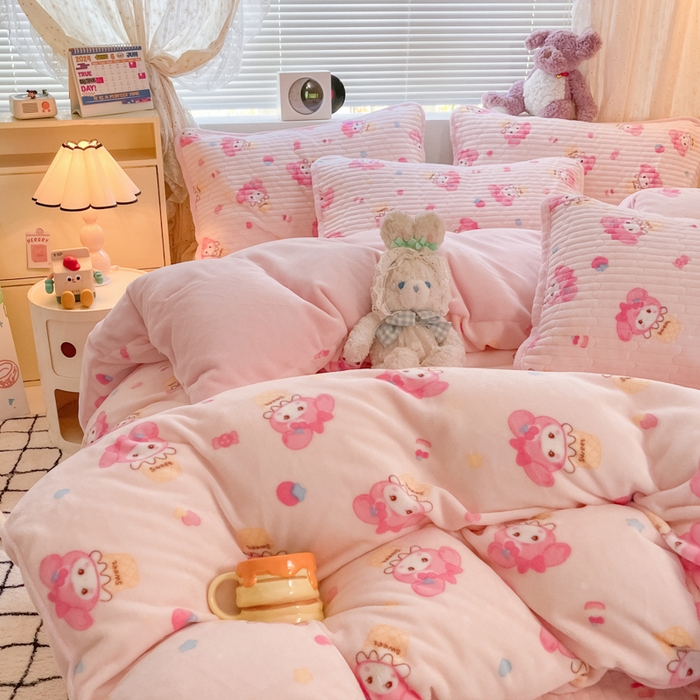 91家纺网 家纺一手货源 找家纺 云玲时尚 2025新款高克重牛奶绒印花床盖四件套 粉色美蒂