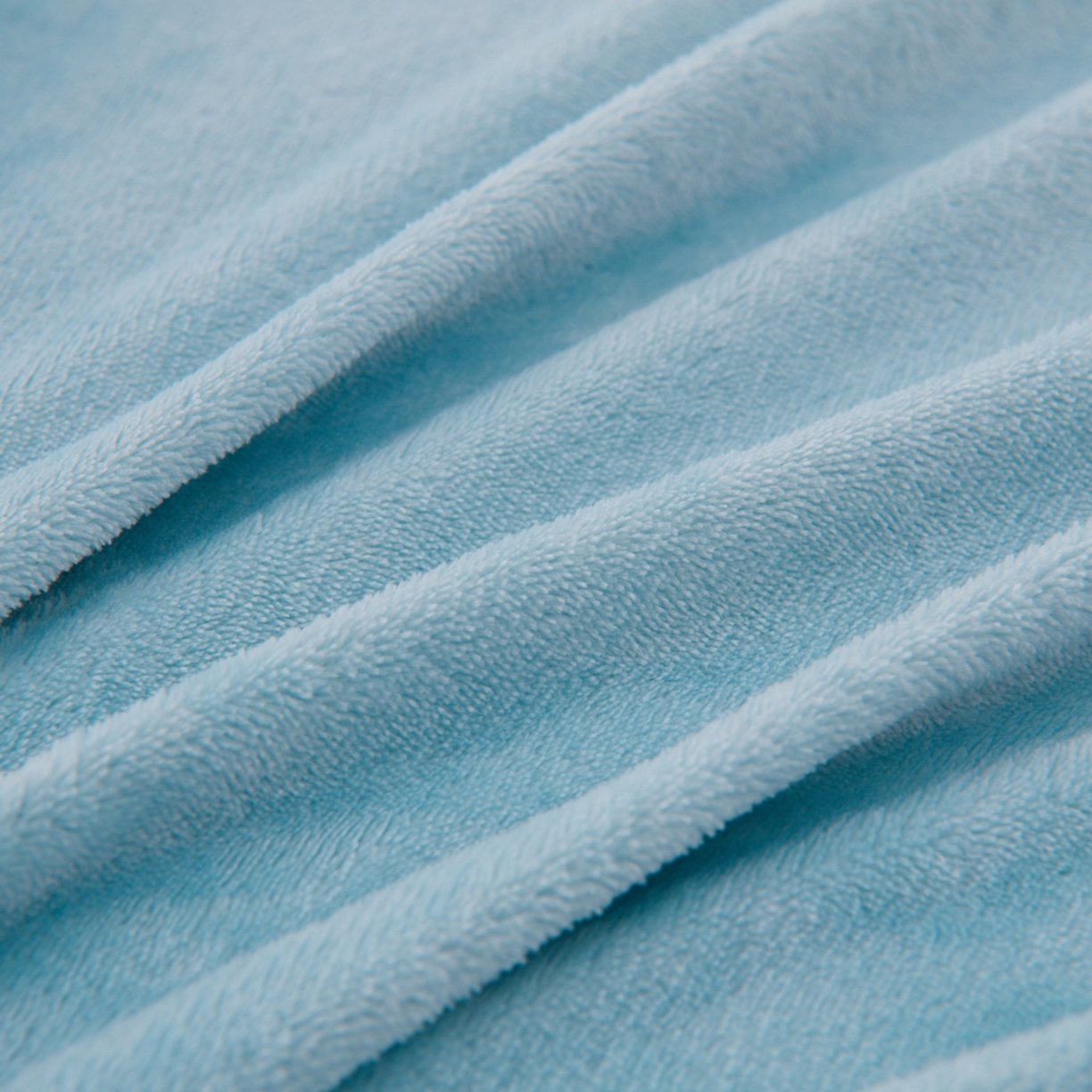 91家纺网 家纺一手货源 找家纺 湘之帛 2025新款简约毛巾绣牛奶绒床裙-小熊猫 小熊猫-浅蓝