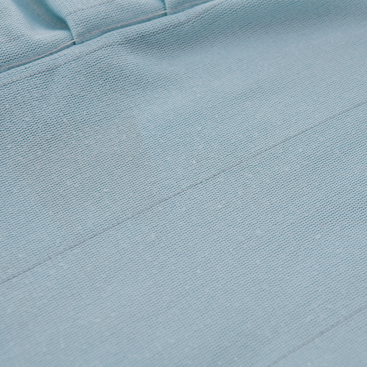 91家纺网 家纺一手货源 找家纺 湘之帛 2025新款简约毛巾绣牛奶绒床裙-小熊猫 小熊猫-浅蓝