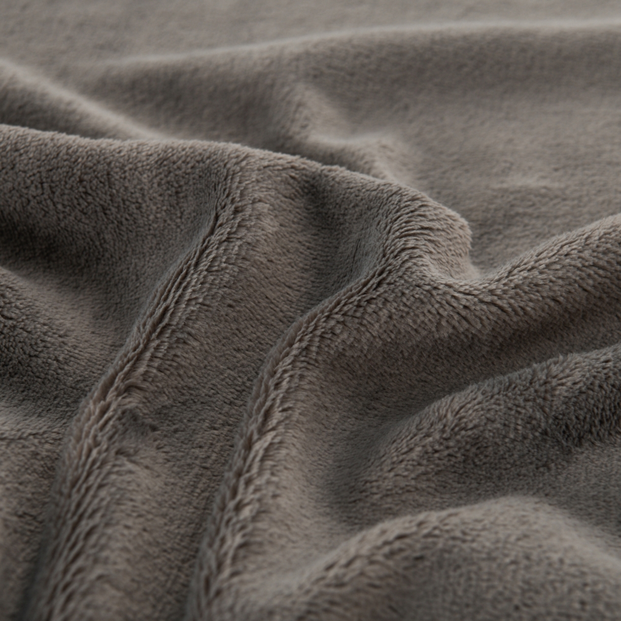 91家纺网 家纺一手货源 找家纺 湘之帛 2025新款简约毛巾绣牛奶绒床裙-小熊猫 小熊猫-深灰