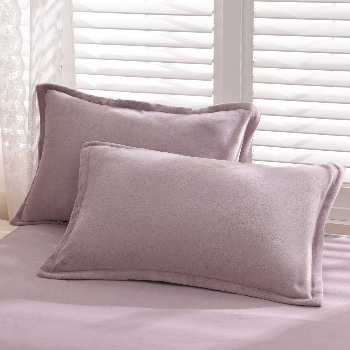 91家纺网 家纺一手货源 找家纺 湘之帛 2025新款简约毛巾绣牛奶绒床裙-小熊猫 小熊猫-紫色