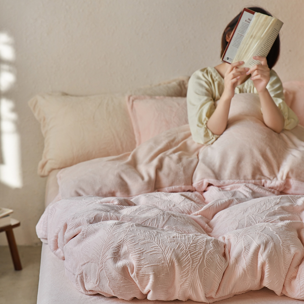 亿梵家居 2025秋冬新款A类全消光牛奶绒立体5D雕花绒四件套-风格一 （提供买家秀） 芭提雅-樱花粉