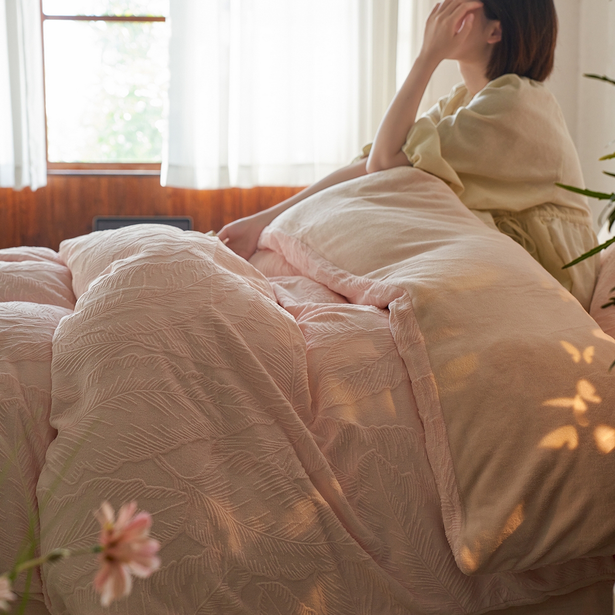 91家纺网 家纺一手货源 找家纺 亿梵家居 2025秋冬新款A类全消光牛奶绒立体5D雕花绒四件套-风格一 （提供买家秀） 芭提雅-樱花粉