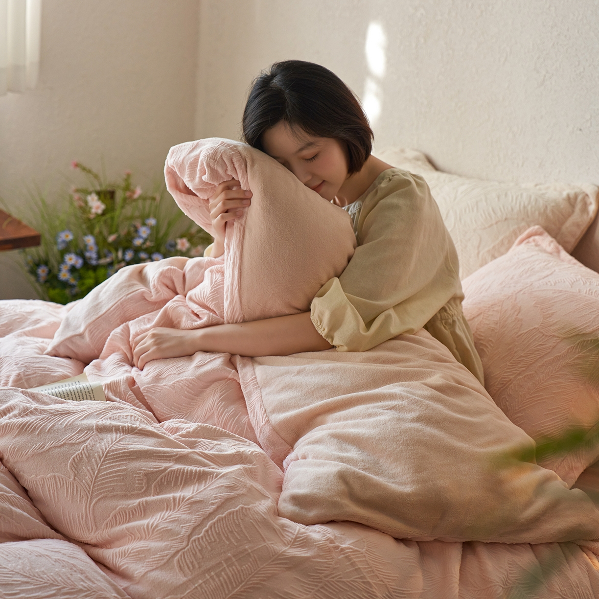 91家纺网 家纺一手货源 找家纺 亿梵家居 2025秋冬新款A类全消光牛奶绒立体5D雕花绒四件套-风格一 （提供买家秀） 芭提雅-樱花粉