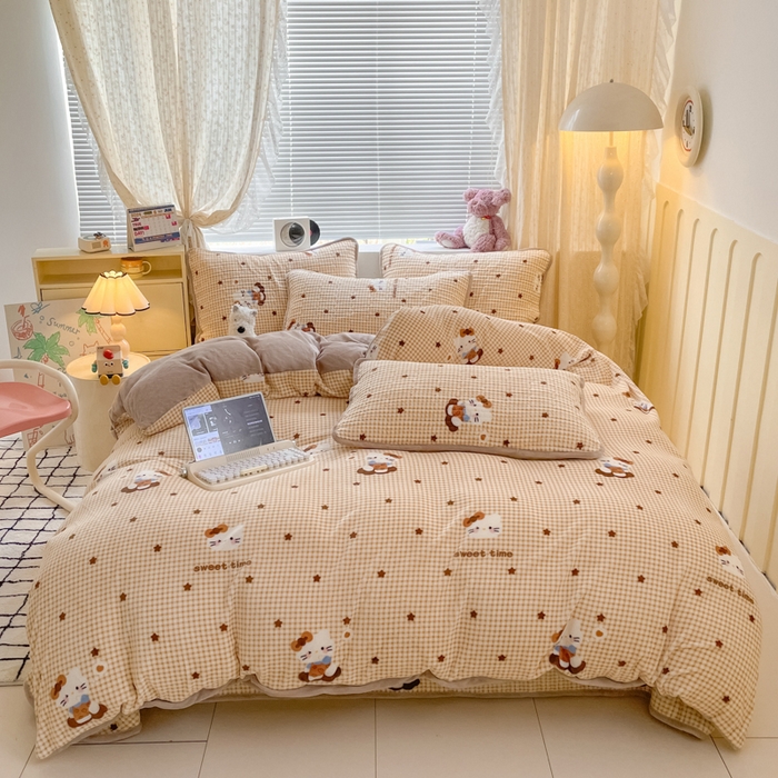 91家纺网 家纺一手货源 找家纺 云玲时尚 2025新款高克重牛奶绒印花床盖四件套 凯蒂乐园