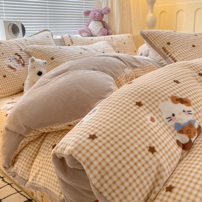 91家纺网 家纺一手货源 找家纺 云玲时尚 2025新款高克重牛奶绒印花床盖四件套 凯蒂乐园