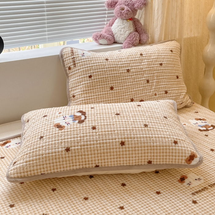 91家纺网 家纺一手货源 找家纺 云玲时尚 2025新款高克重牛奶绒印花床盖四件套 凯蒂乐园