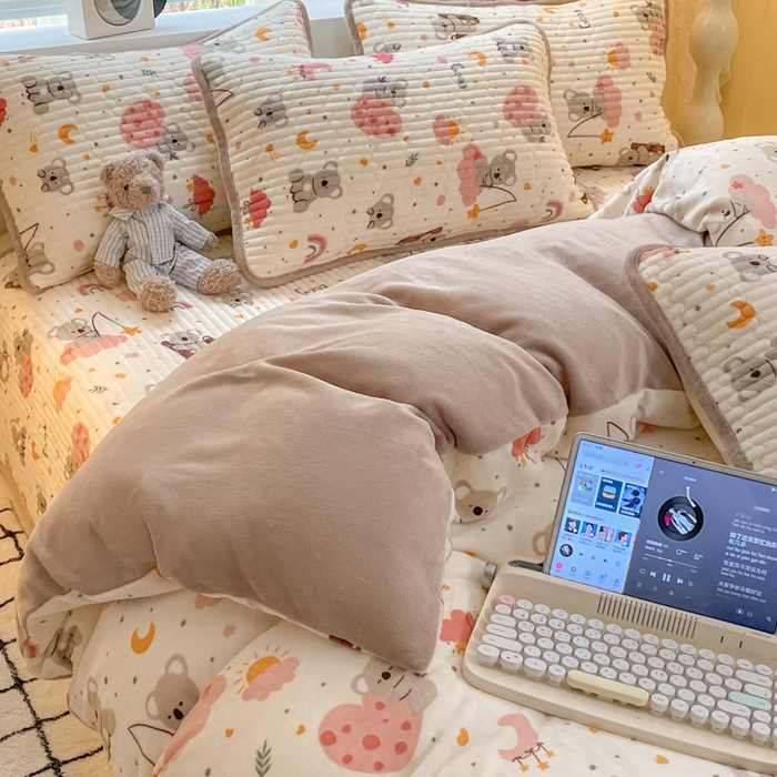 91家纺网 家纺一手货源 找家纺 云玲时尚 2025新款高克重牛奶绒印花床盖四件套 考拉