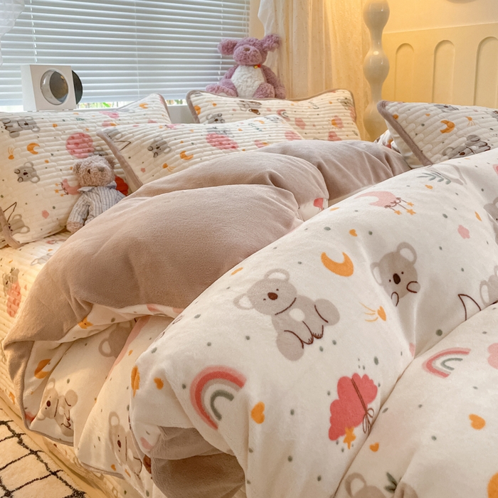 91家纺网 家纺一手货源 找家纺 云玲时尚 2025新款高克重牛奶绒印花床盖四件套 考拉