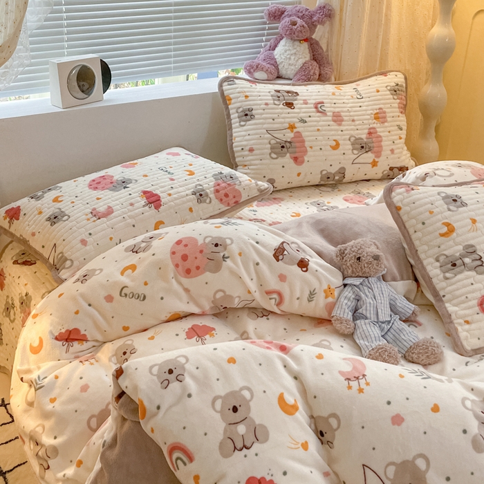 91家纺网 家纺一手货源 找家纺 云玲时尚 2025新款高克重牛奶绒印花床盖四件套 考拉