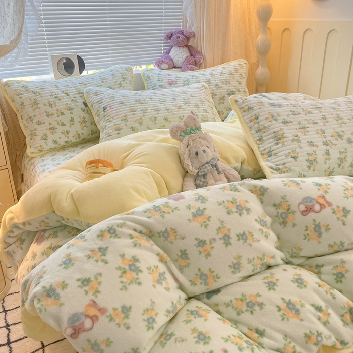 云玲时尚 2025新款高克重牛奶绒印花床盖四件套 快乐小象