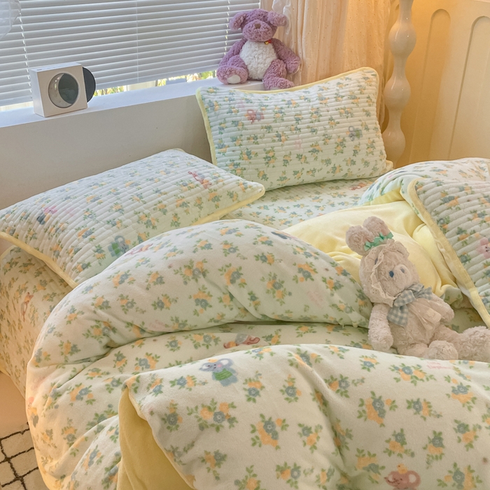 91家纺网 家纺一手货源 找家纺 云玲时尚 2025新款高克重牛奶绒印花床盖四件套 快乐小象