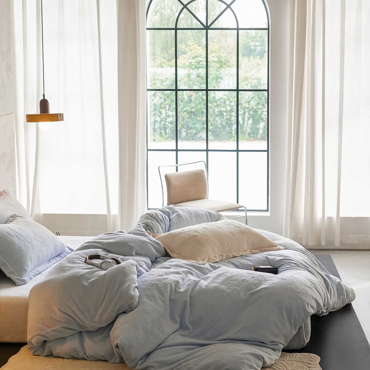 91家纺网 家纺一手货源 找家纺 亿梵家居 2025秋冬新款A类全消光牛奶绒立体5D雕花绒四件套-风格一 （提供买家秀） 蝴蝶结-天空蓝