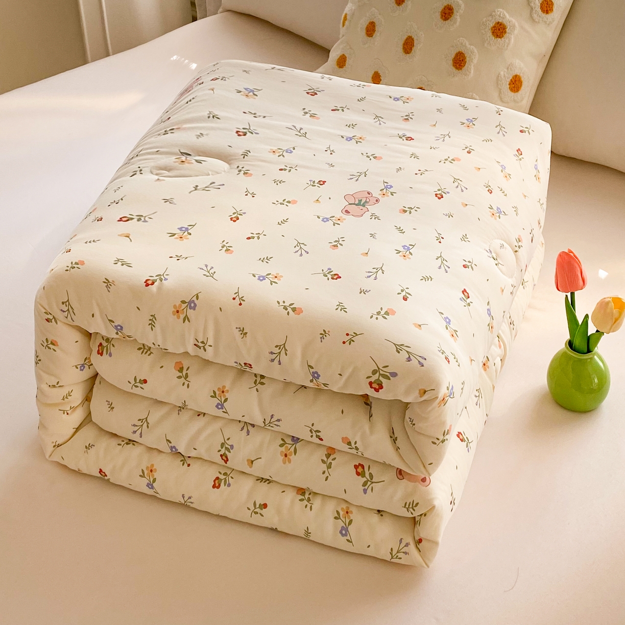 91家纺网 家纺一手货源 找家纺 小叮当家纺仓储工厂店 2025年新款A类母婴级宝宝被子豆豆绒牛奶针织棉被子儿童被子豆豆被大豆被春秋 牛奶针织被-花间小熊