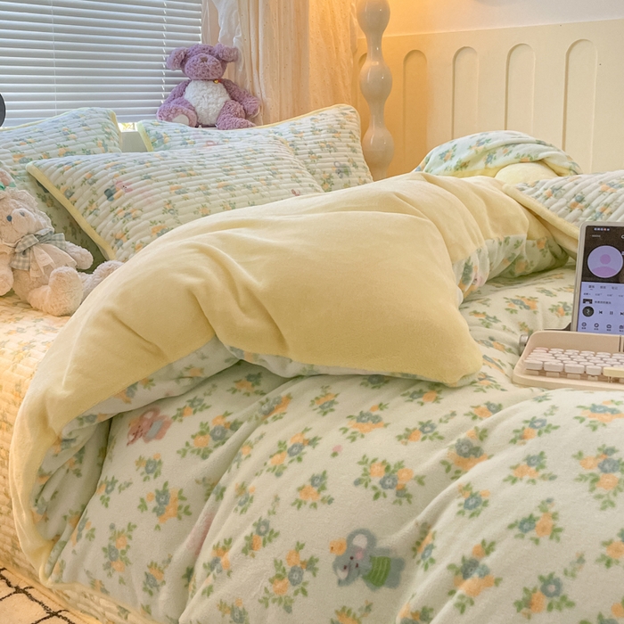 91家纺网 家纺一手货源 找家纺 云玲时尚 2025新款高克重牛奶绒印花床盖四件套 快乐小象